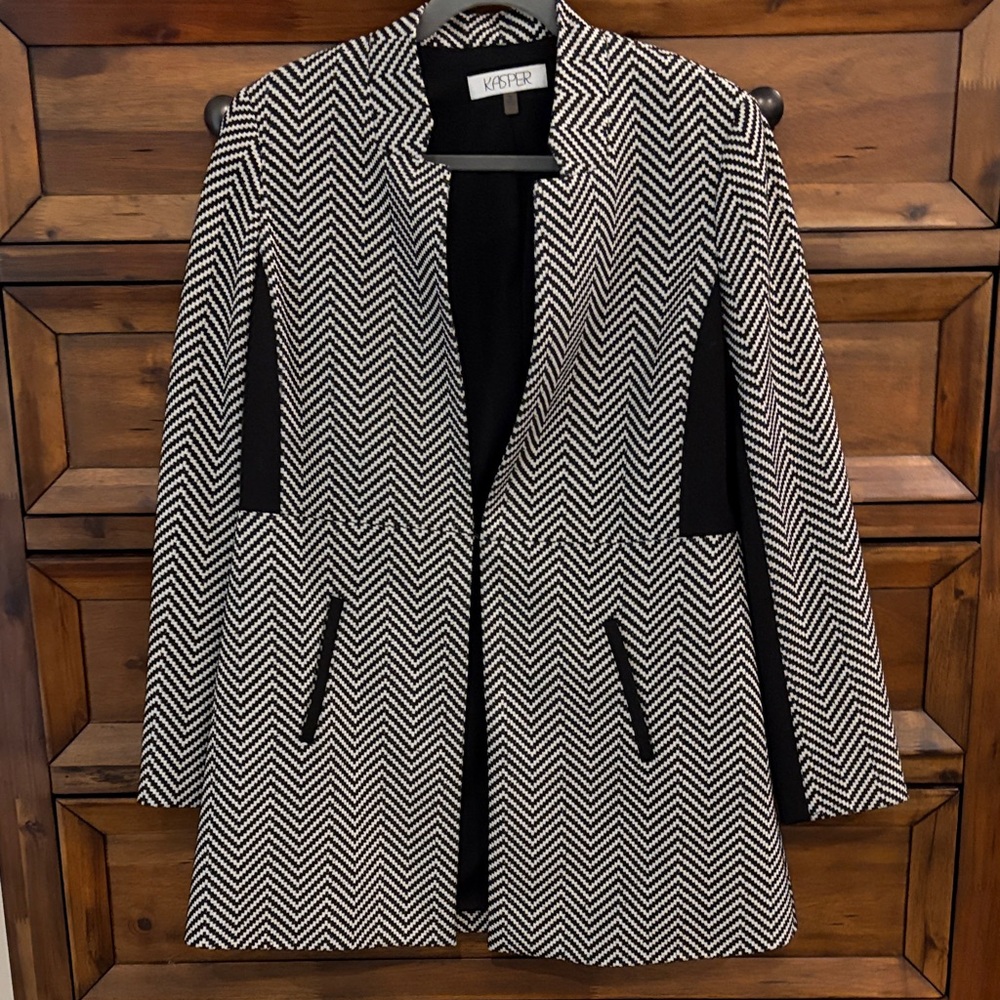 Kasper Black and White Chevron Blazer